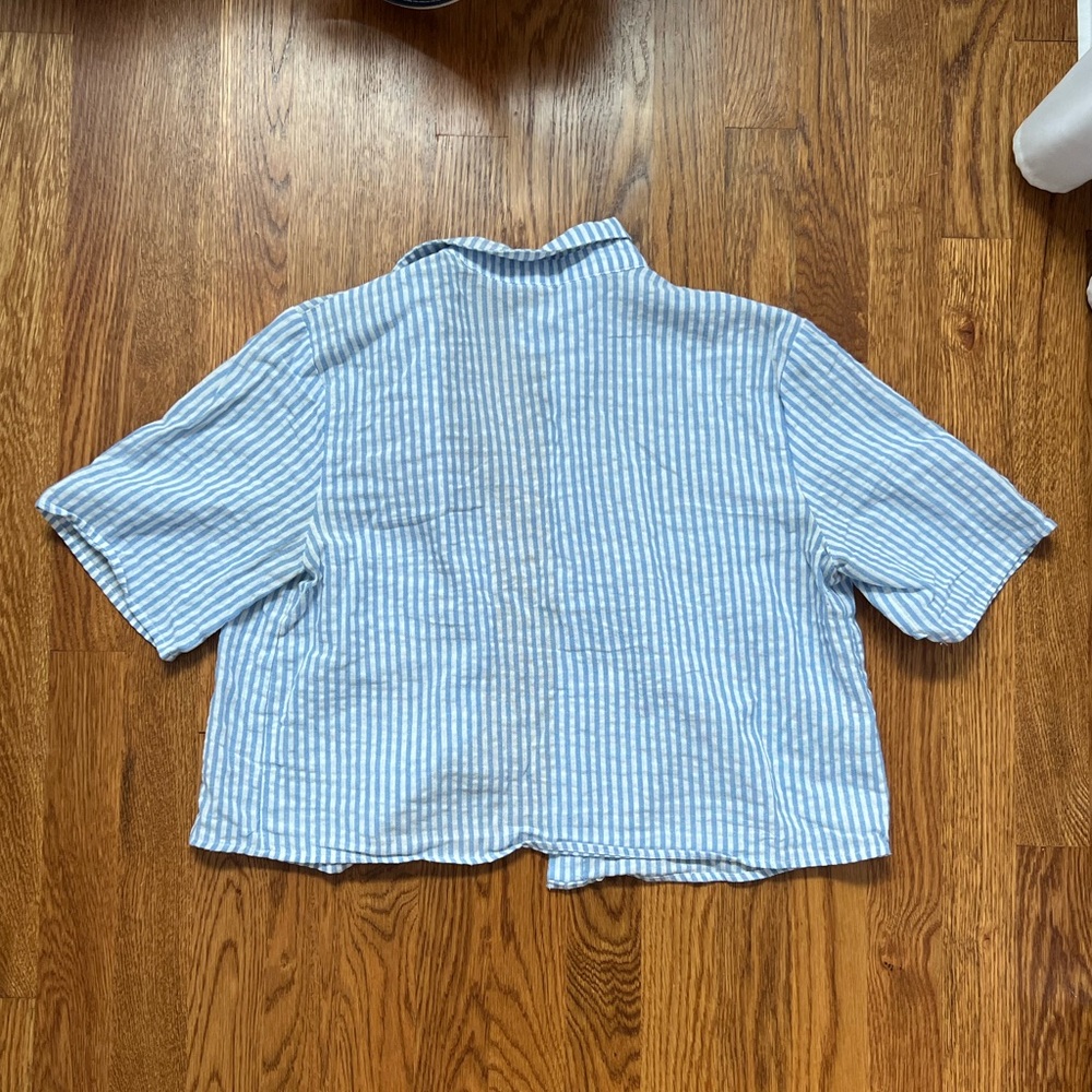 Cropped Button-up - Picture 2 of 7